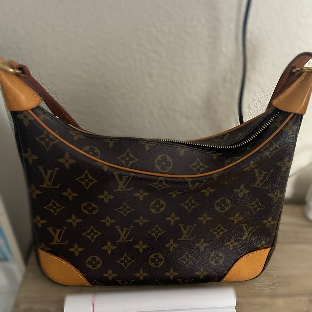 LOUIS VUITTON
Monogram Boulogne 30